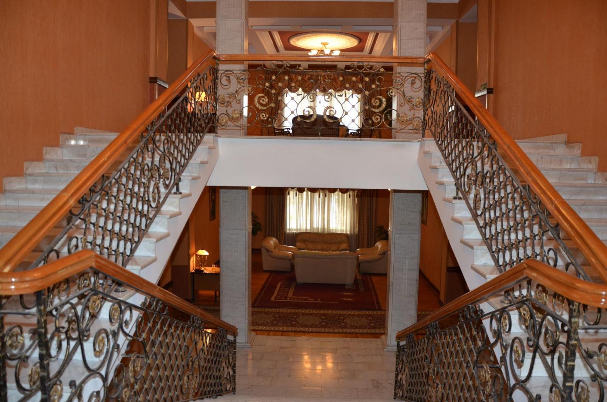 Ganja Hotel Екстериор снимка